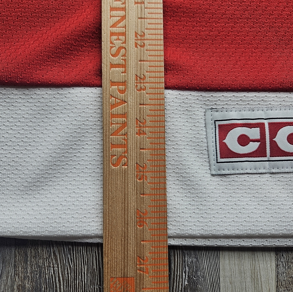 Vintage Detroit Red Wings Hockey Jersey Mens Size Small CCM - Picture 8 of 10
